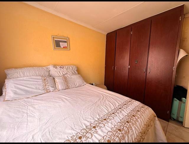 2 BEDROOM HOUSE FOR SALE IN TLHABANE WEST